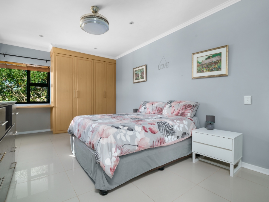 4 Bedroom Property for Sale in Zeegezicht Western Cape